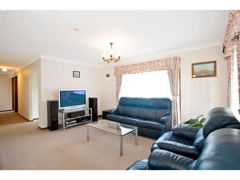 22 Minda Crescent, Oak Flats NSW 2529