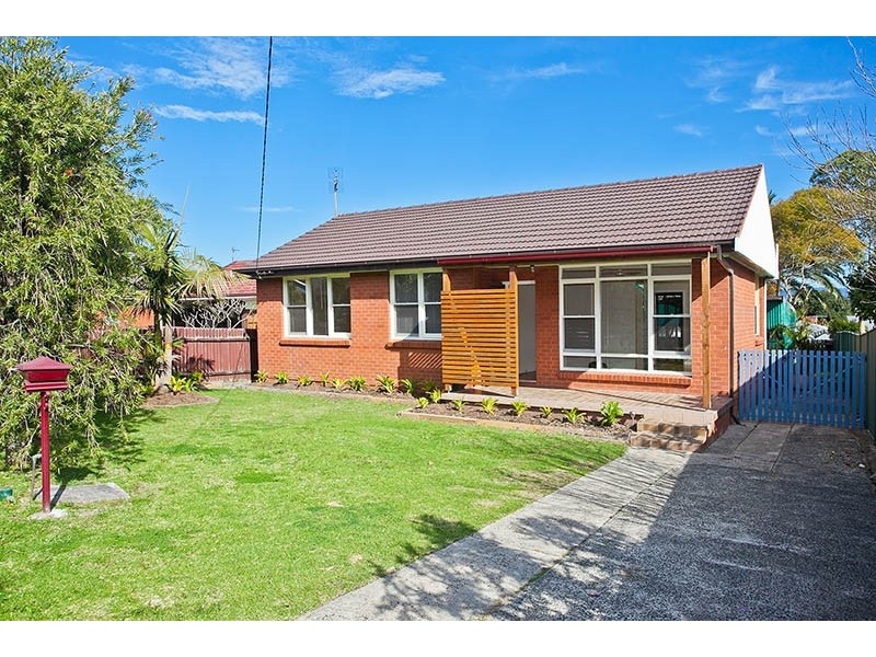 13 Old Lake Entrance Road, Oak Flats NSW 2529