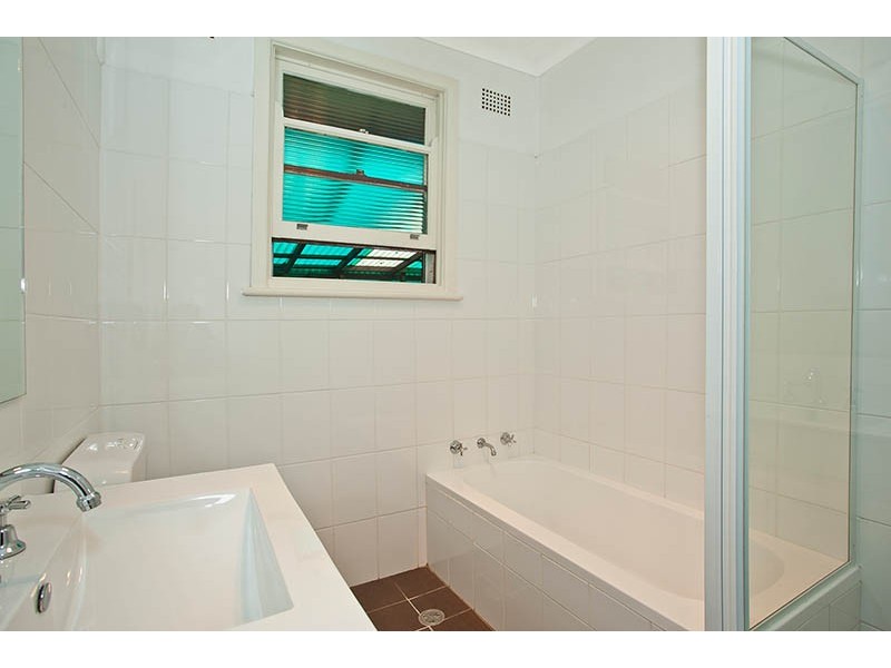 13 Old Lake Entrance Road, Oak Flats NSW 2529