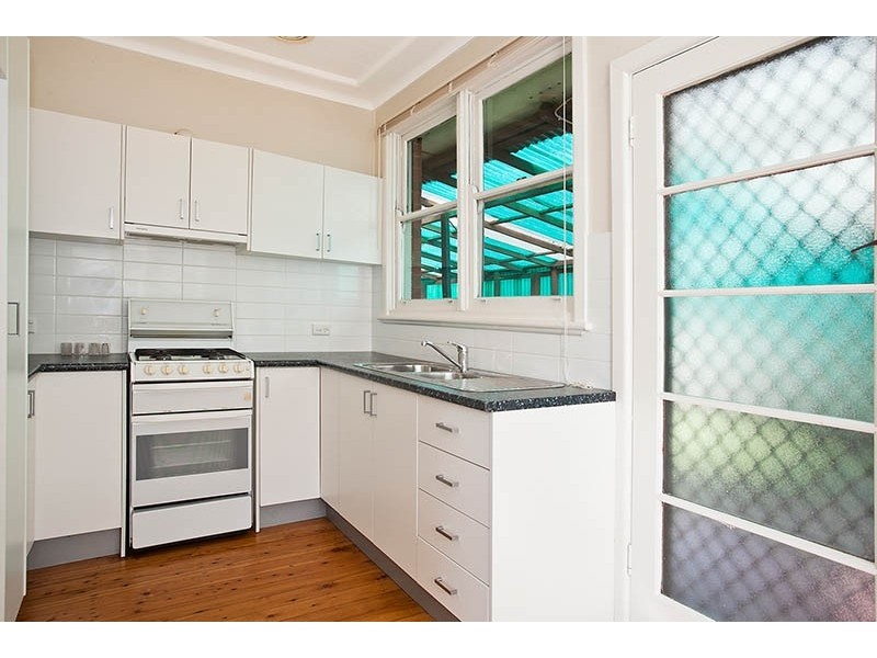 13 Old Lake Entrance Road, Oak Flats NSW 2529