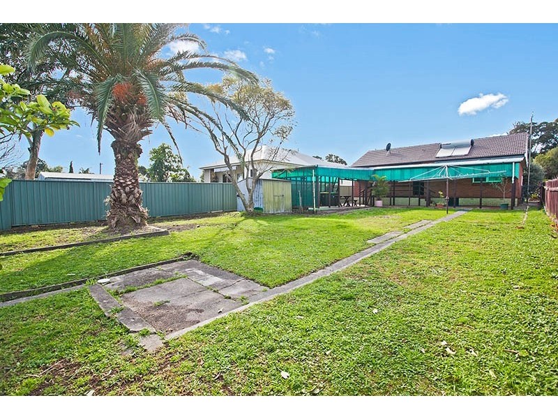 13 Old Lake Entrance Road, Oak Flats NSW 2529
