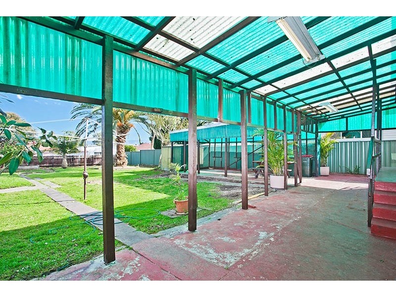 13 Old Lake Entrance Road, Oak Flats NSW 2529