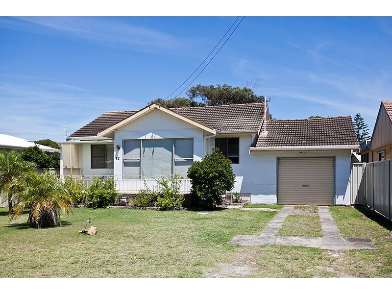 42 Ocean Street, Windang NSW 2528