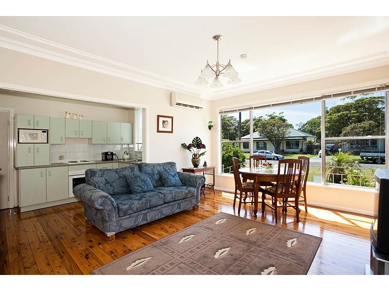 42 Ocean Street, Windang NSW 2528