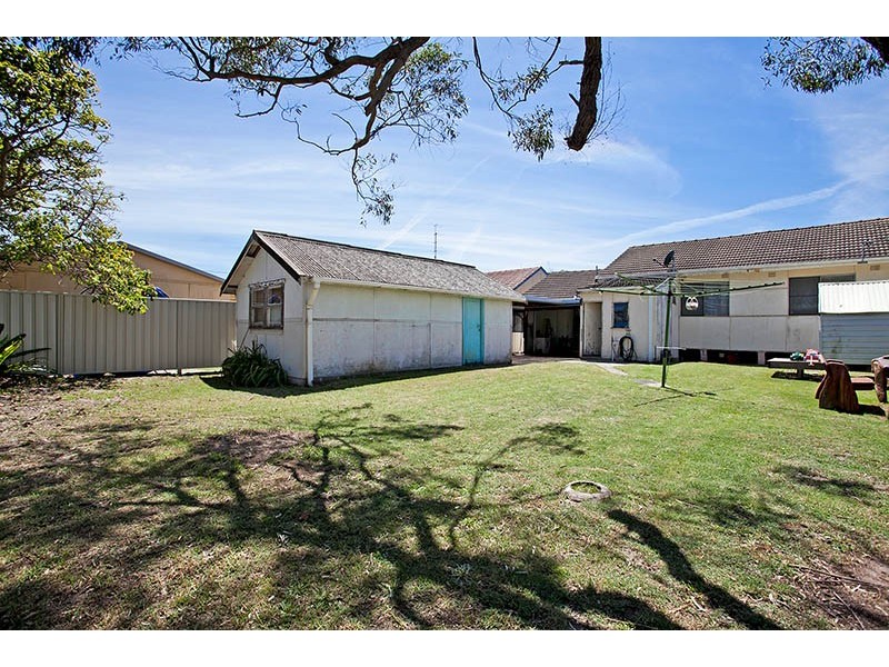 42 Ocean Street, Windang NSW 2528