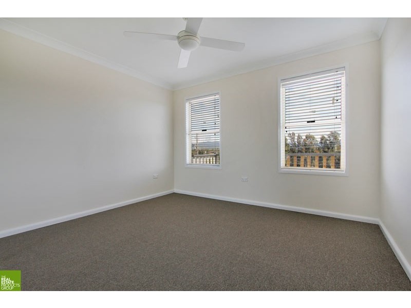 90 The Esplanade, Oak Flats NSW 2529