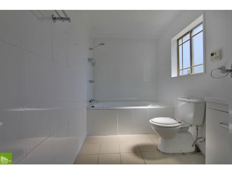 90 The Esplanade, Oak Flats NSW 2529