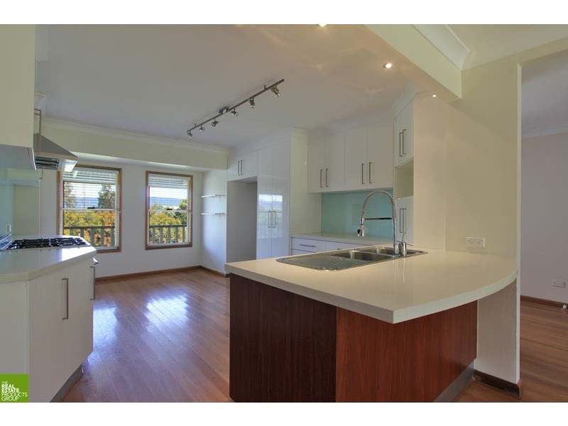 90 The Esplanade, Oak Flats NSW 2529