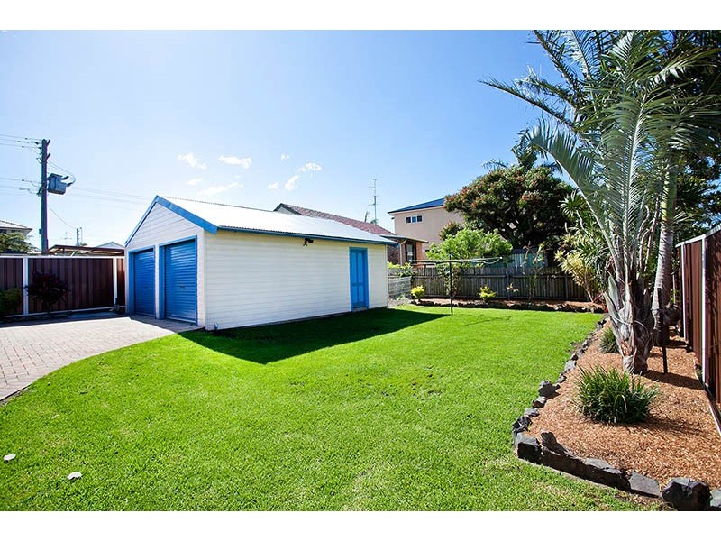 13 Barrack Ave, Barrack Heights NSW 2528
