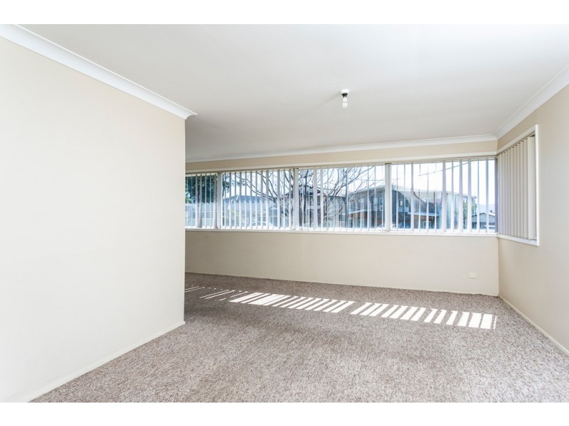 2/99 Deakin Street, Oak Flats NSW 2529