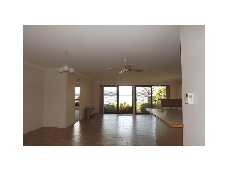 17 Newton Cres, Oak Flats NSW 2529