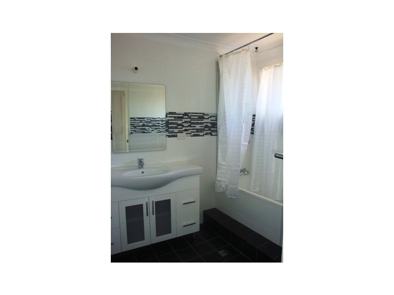 27 Goolagong Cct, Mount Warrigal NSW 2528