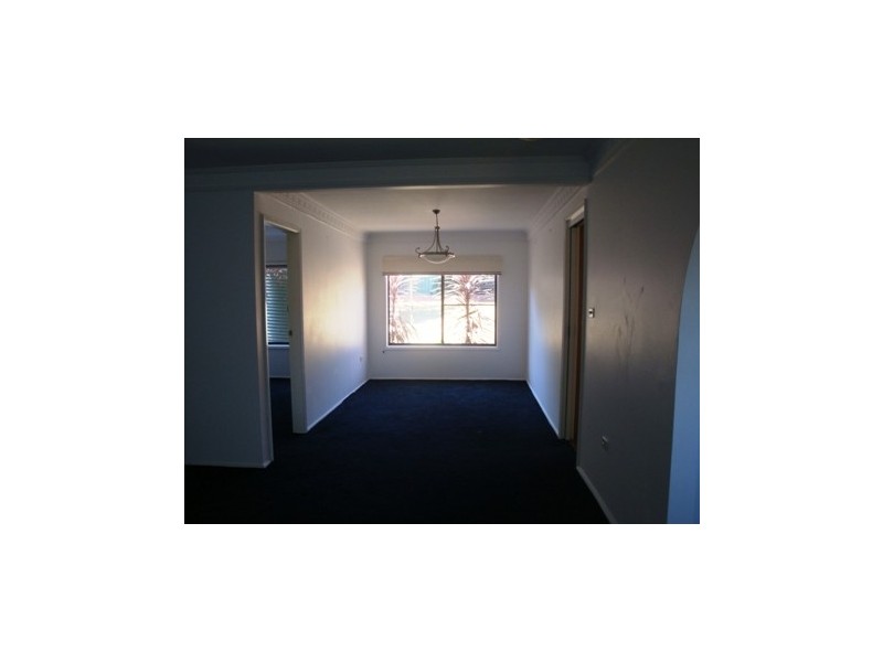 27 Goolagong Cct, Mount Warrigal NSW 2528