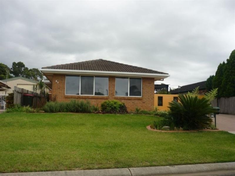 37 Mayfield Circuit, Albion Park NSW 2527