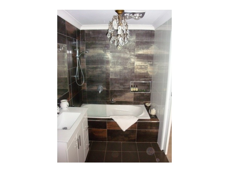 25 Cox Parade, Mount Warrigal NSW 2528