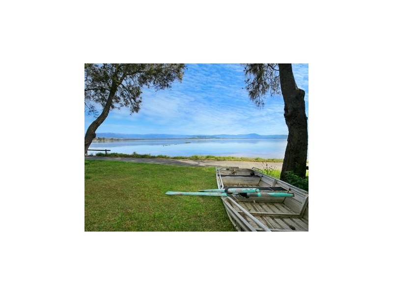 93 The Esplanade, Oak Flats NSW 2529