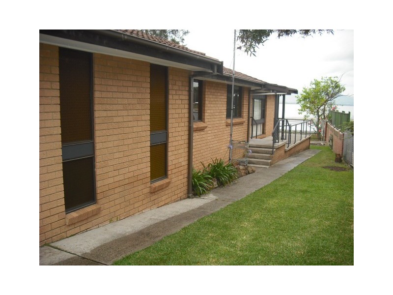 93 The Esplanade, Oak Flats NSW 2529