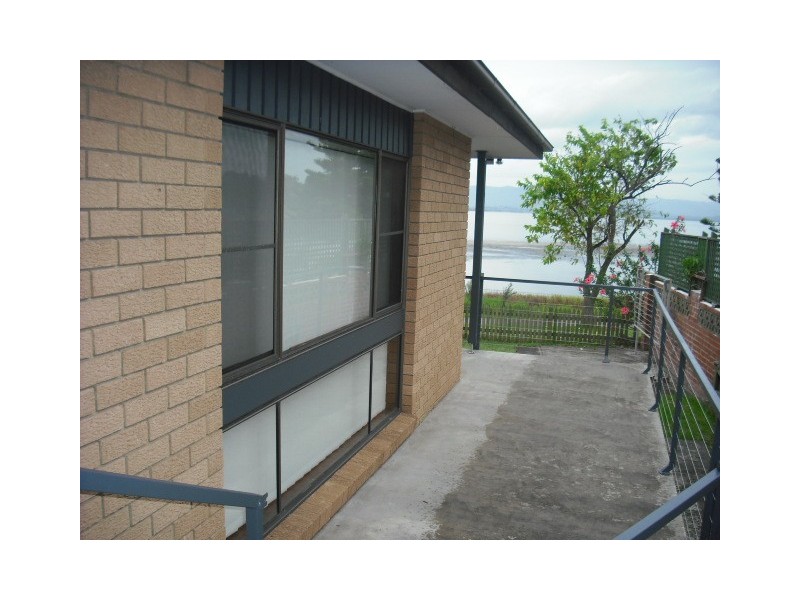 93 The Esplanade, Oak Flats NSW 2529