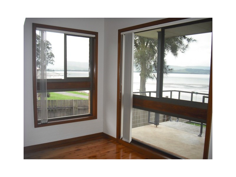 93 The Esplanade, Oak Flats NSW 2529