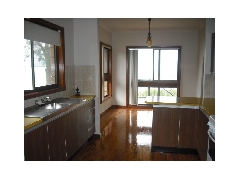 93 The Esplanade, Oak Flats NSW 2529