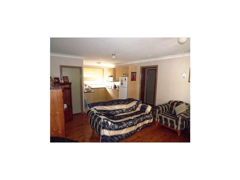 106 Barton Street, Oak Flats NSW 2529