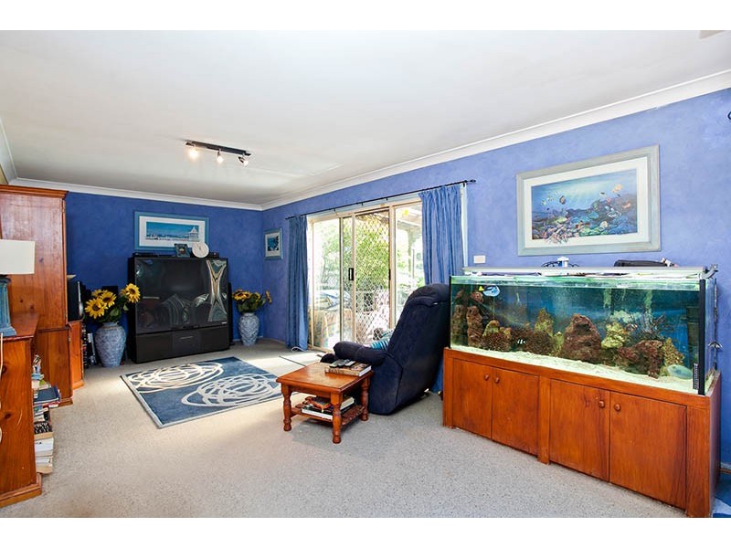 46 Barton Street, Oak Flats NSW 2529