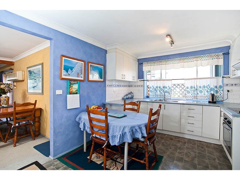 46 Barton Street, Oak Flats NSW 2529