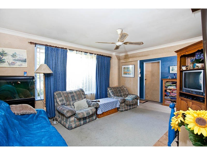 46 Barton Street, Oak Flats NSW 2529