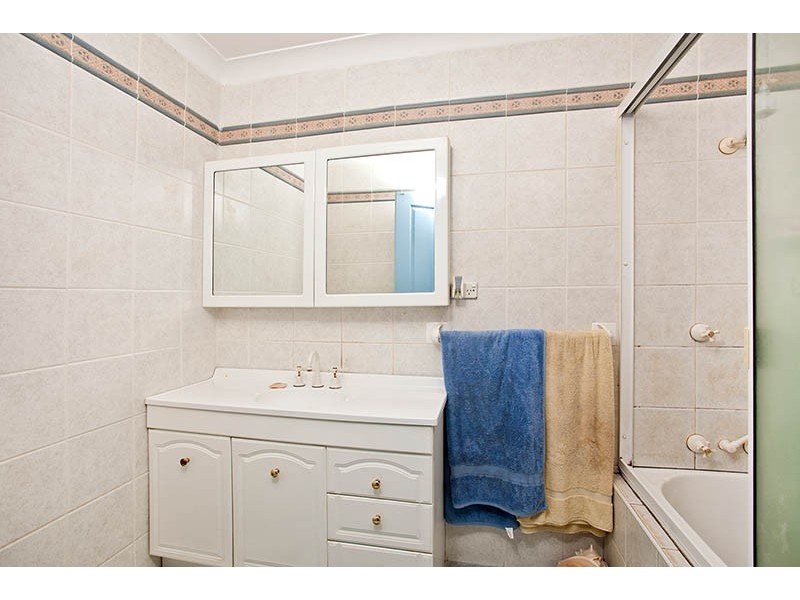 46 Barton Street, Oak Flats NSW 2529