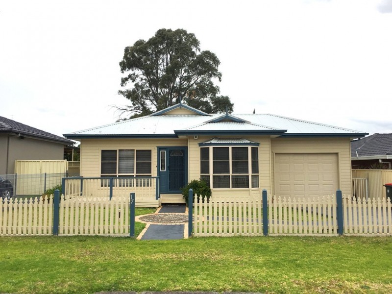 17 Hopetoun Street, Oak Flats NSW 2529