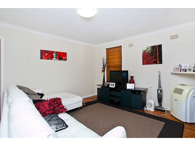 9 Hogarth Avenue, Mount Warrigal NSW 2528