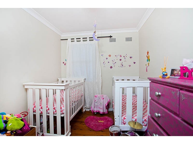 9 Hogarth Avenue, Mount Warrigal NSW 2528