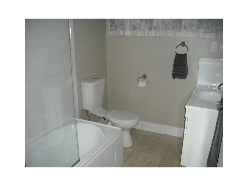 2a Mackenzie Avenue,, Mount Warrigal NSW 2528