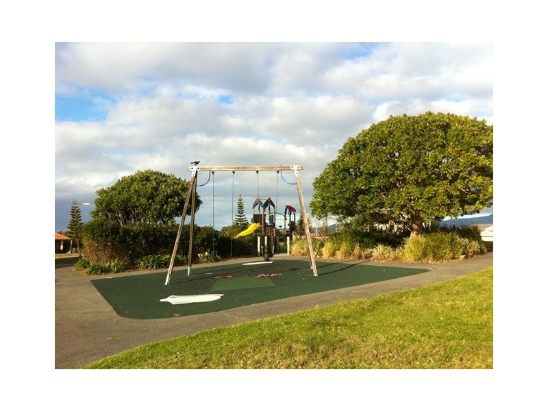 17 James Cook Parkway, Shell Cove NSW 2529