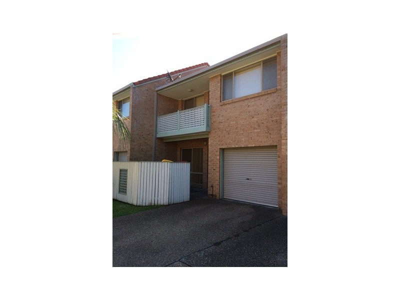 2/11 Grove Cct, Warilla NSW 2528
