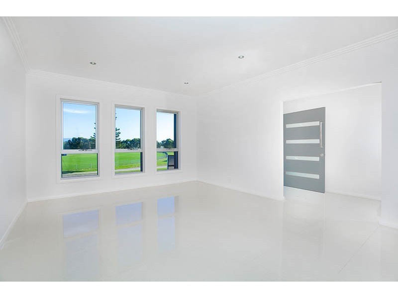 10 Beach Road, Shellharbour NSW 2529