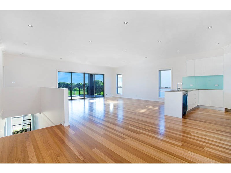 10 Beach Road, Shellharbour NSW 2529