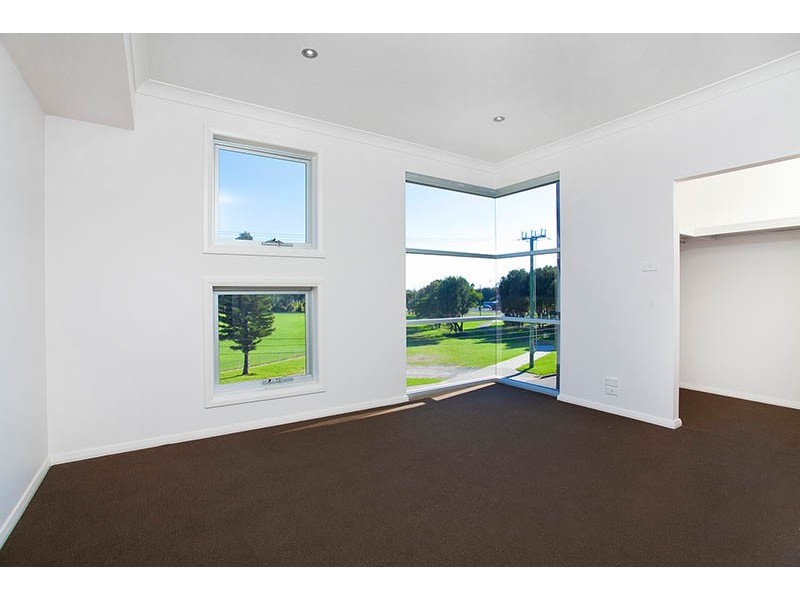 10 Beach Road, Shellharbour NSW 2529