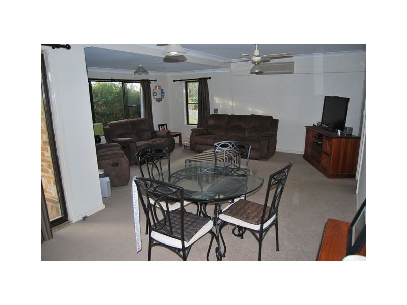 42 Queen Street, Warilla NSW 2528