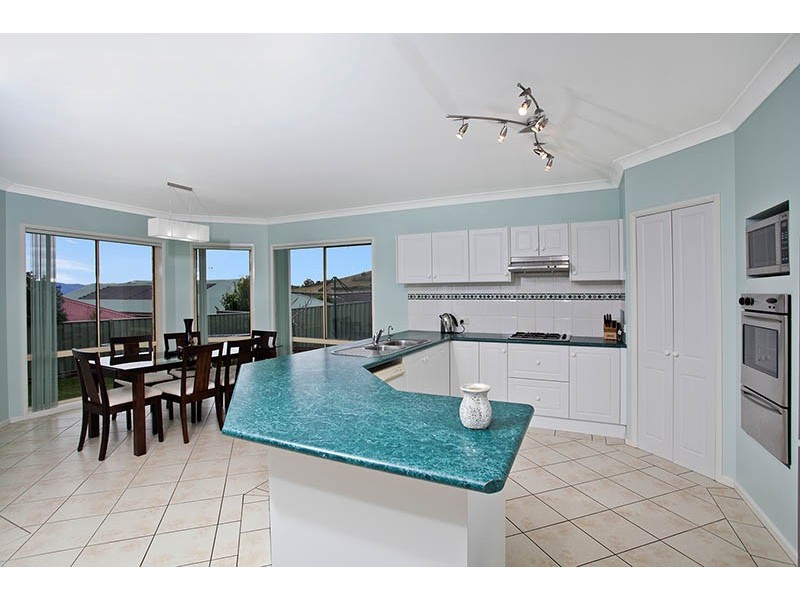 13 Shannon Drive, Albion Park NSW 2527