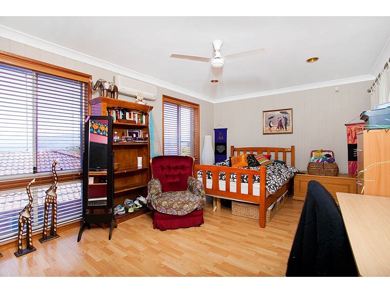2a Mackenzie Avenue, Mount Warrigal NSW 2528