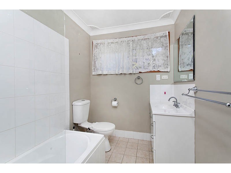 2a Mackenzie Avenue, Mount Warrigal NSW 2528