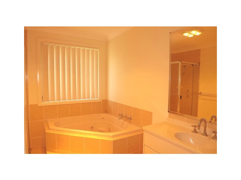6 Dunk Ave, Shell Cove NSW 2529