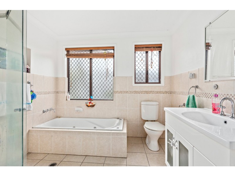 14 Government Road, Oak Flats NSW 2529