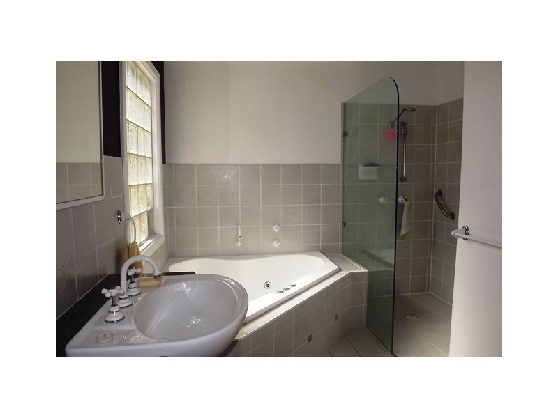 49 The Esplanade, Oak Flats NSW 2529