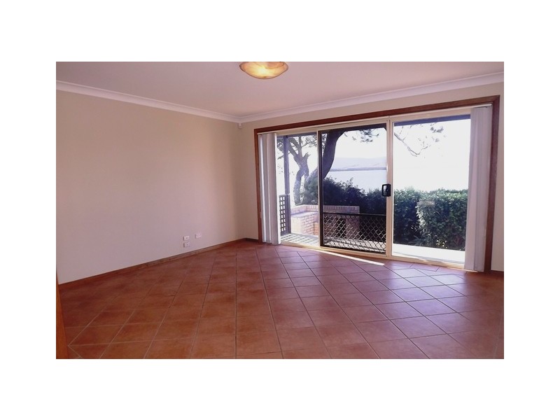 49 The Esplanade, Oak Flats NSW 2529