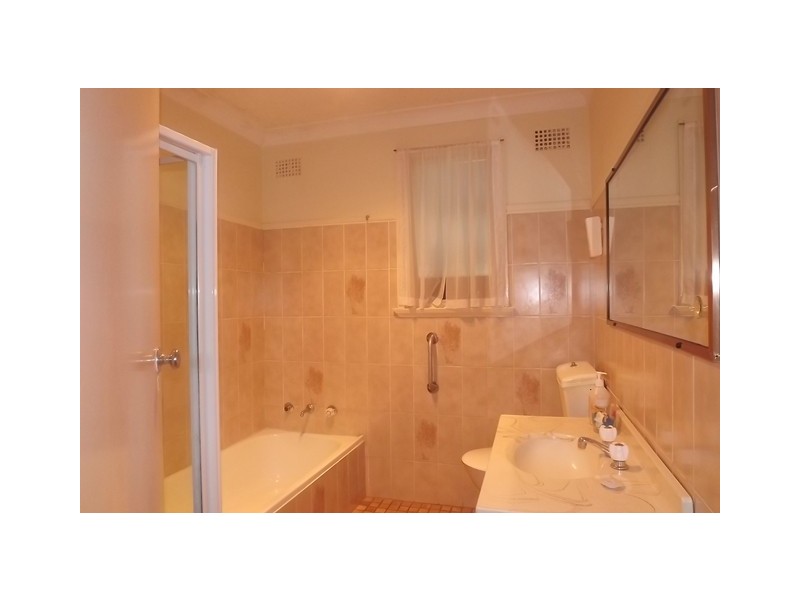 15 Malin Road, Oak Flats NSW 2529