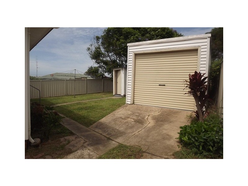 16 Beaton Street, Lake Illawarra NSW 2528