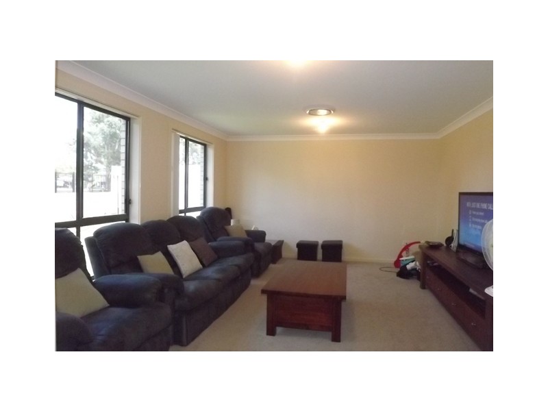 43 Moore Street, Oak Flats NSW 2529