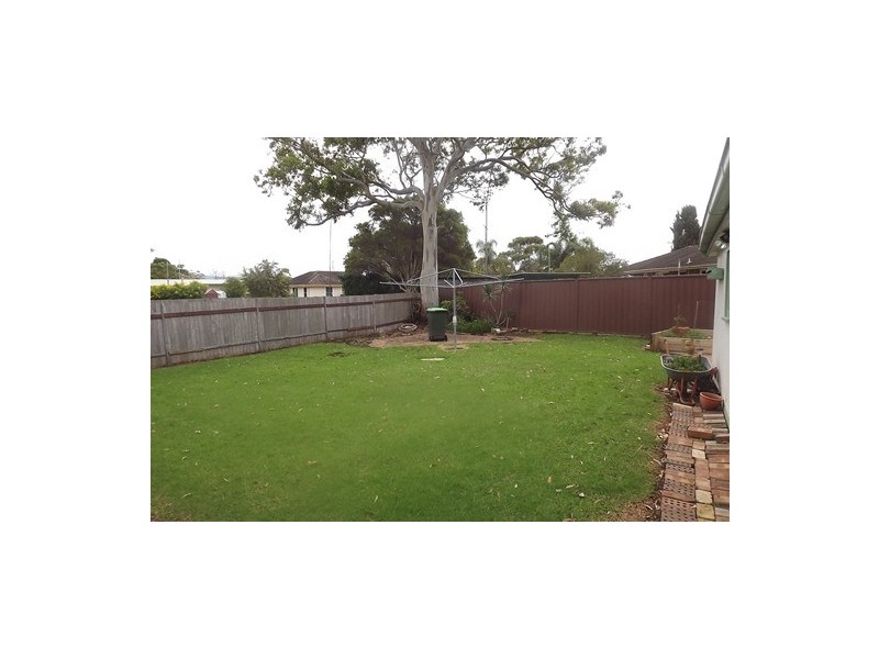 12 Fleetwood Cres, Warilla NSW 2528